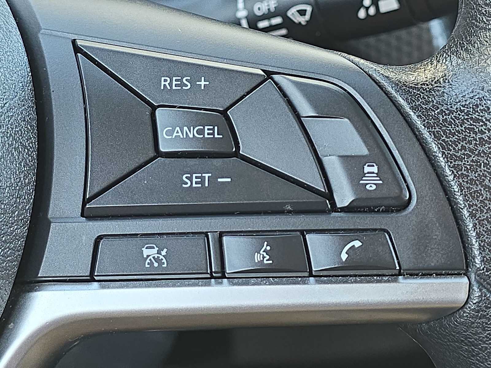 Thumbnail: 2023 Nissan Kicks - 28