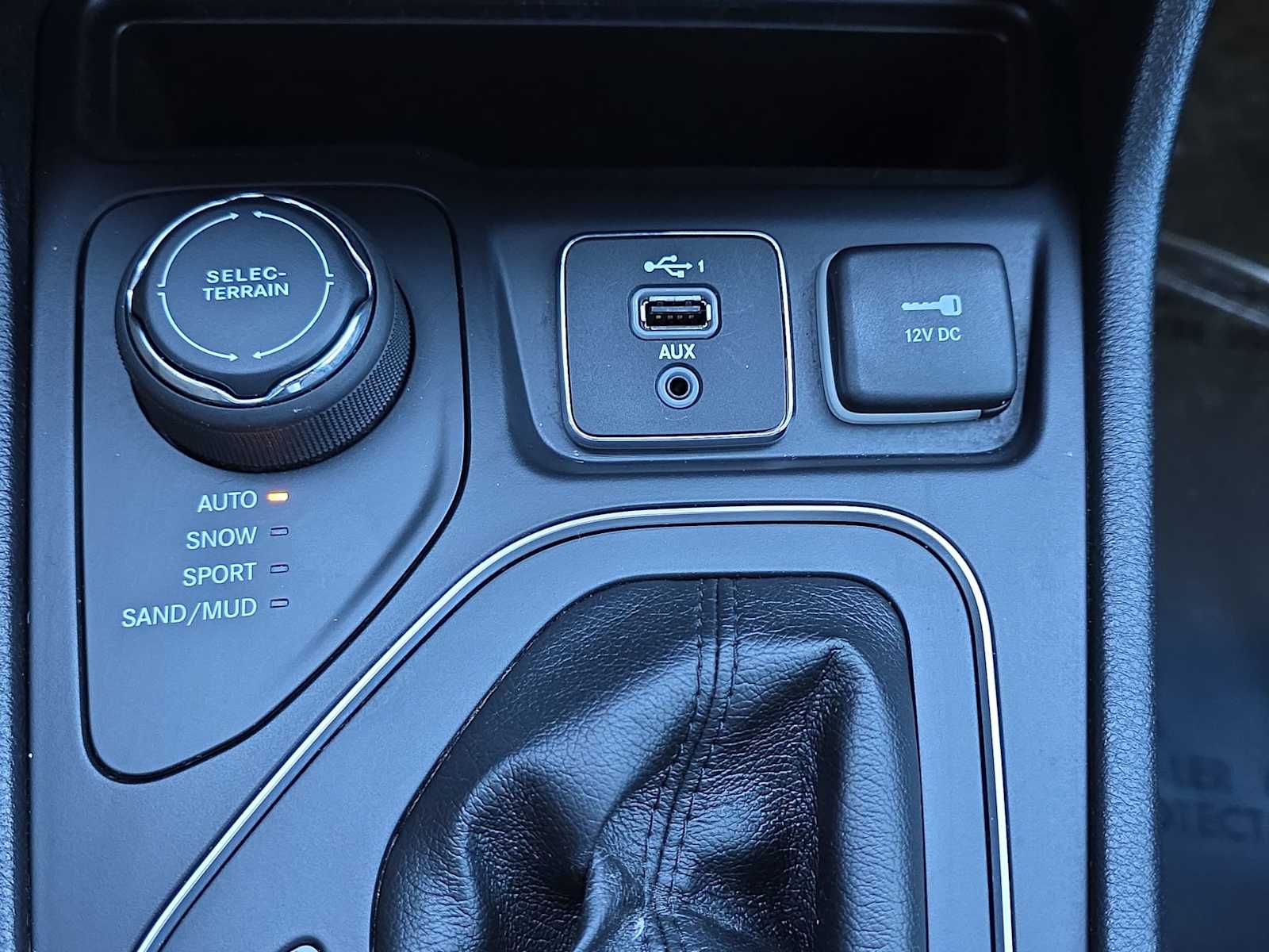 Thumbnail: 2019 Jeep Cherokee - 27