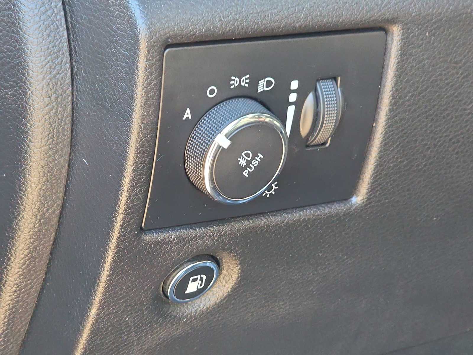 Thumbnail: 2018 Jeep Grand Cherokee - 29