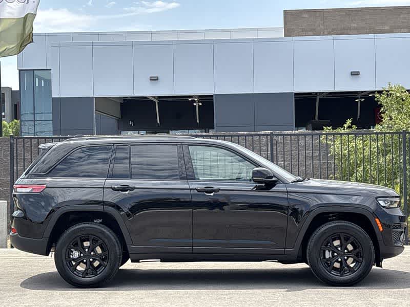 Thumbnail: 2025 Jeep Grand Cherokee - 7