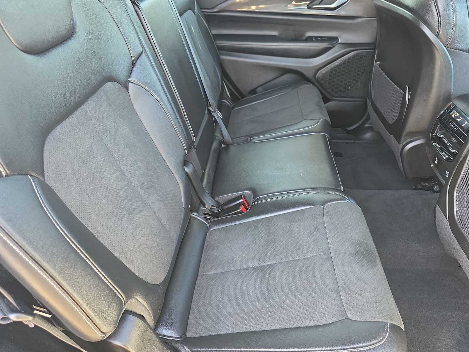 Thumbnail: 2023 Jeep Grand Cherokee L - 17