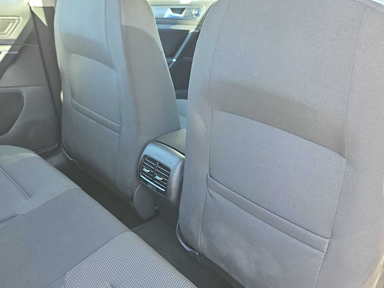 Thumbnail: 2019 Volkswagen e-Golf - 16