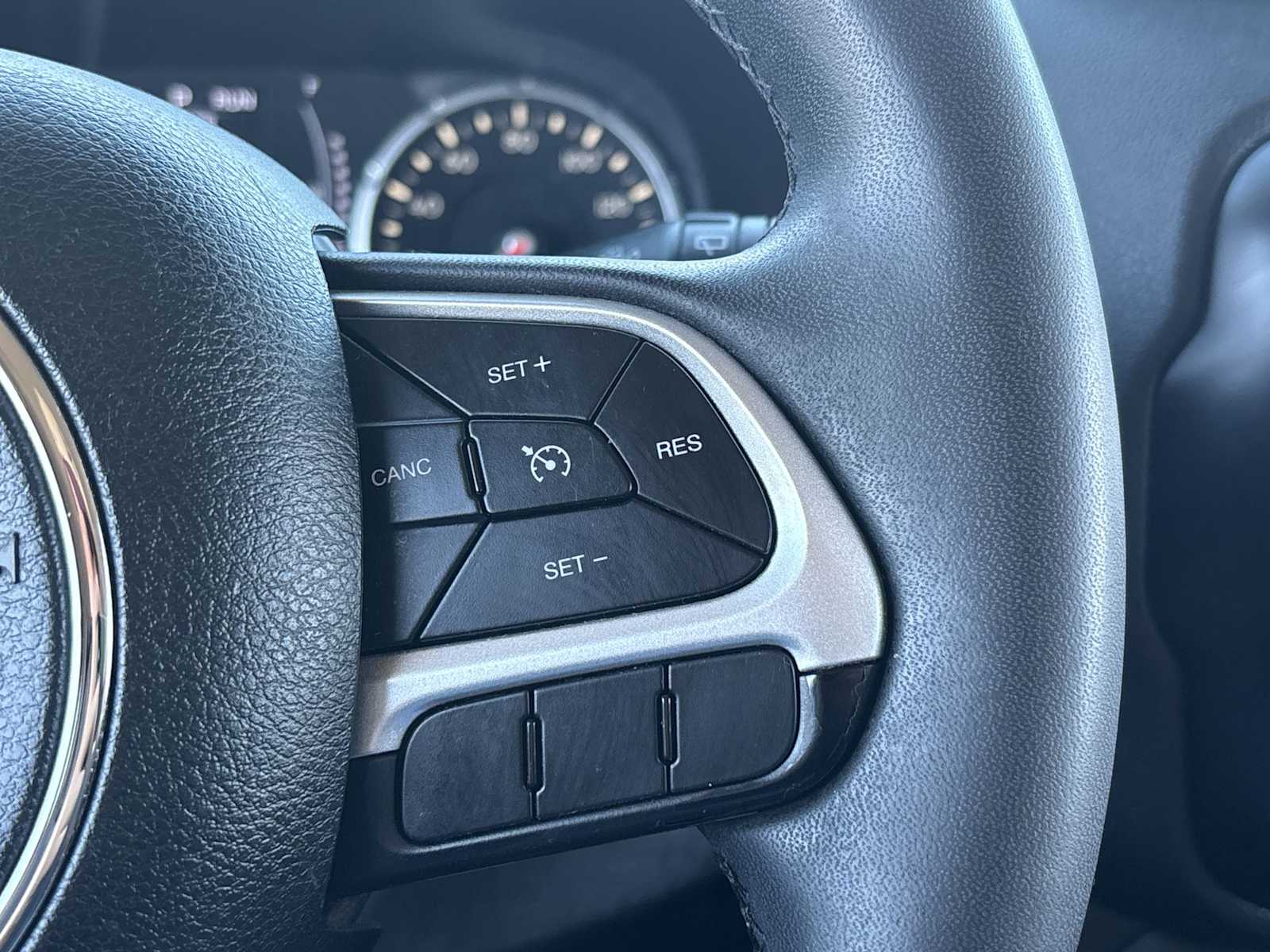 Thumbnail: 2018 Jeep Renegade - 26