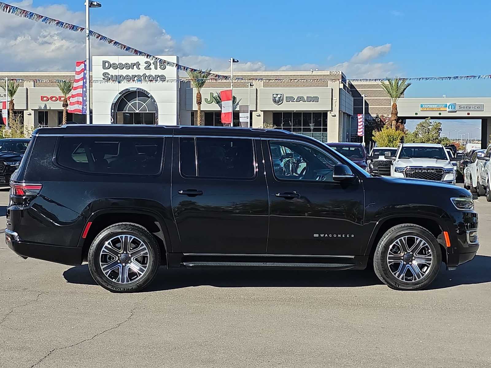 Thumbnail: 2023 Jeep Wagoneer - 10