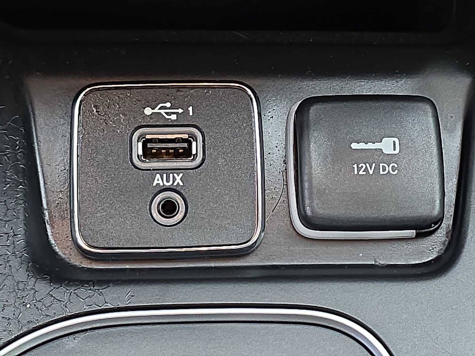 Thumbnail: 2019 Jeep Cherokee - 29