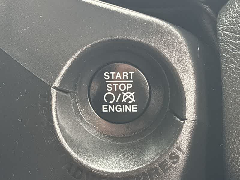 Thumbnail: 2016 Jeep Renegade - 23