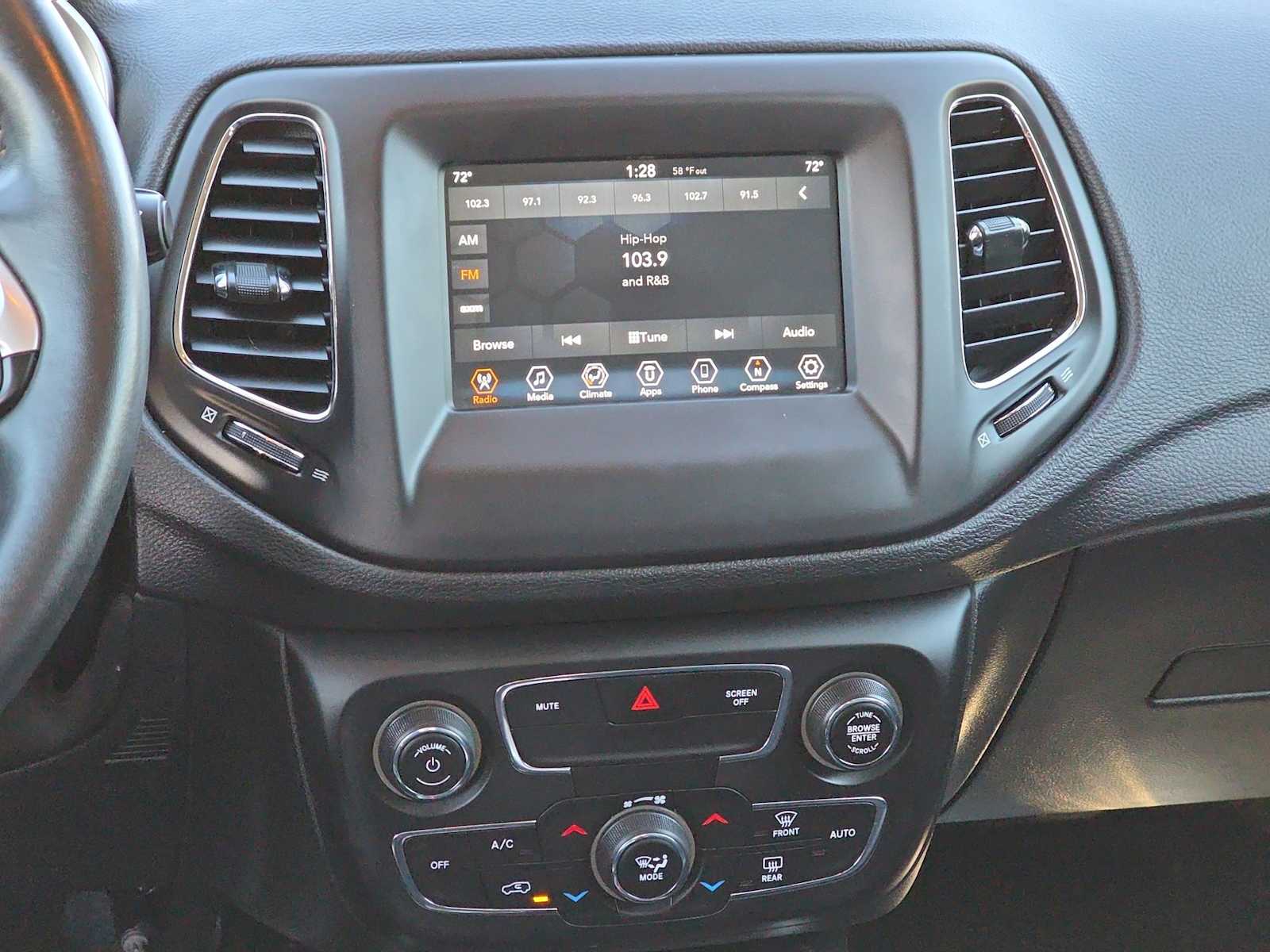 Thumbnail: 2019 Jeep Compass - 20