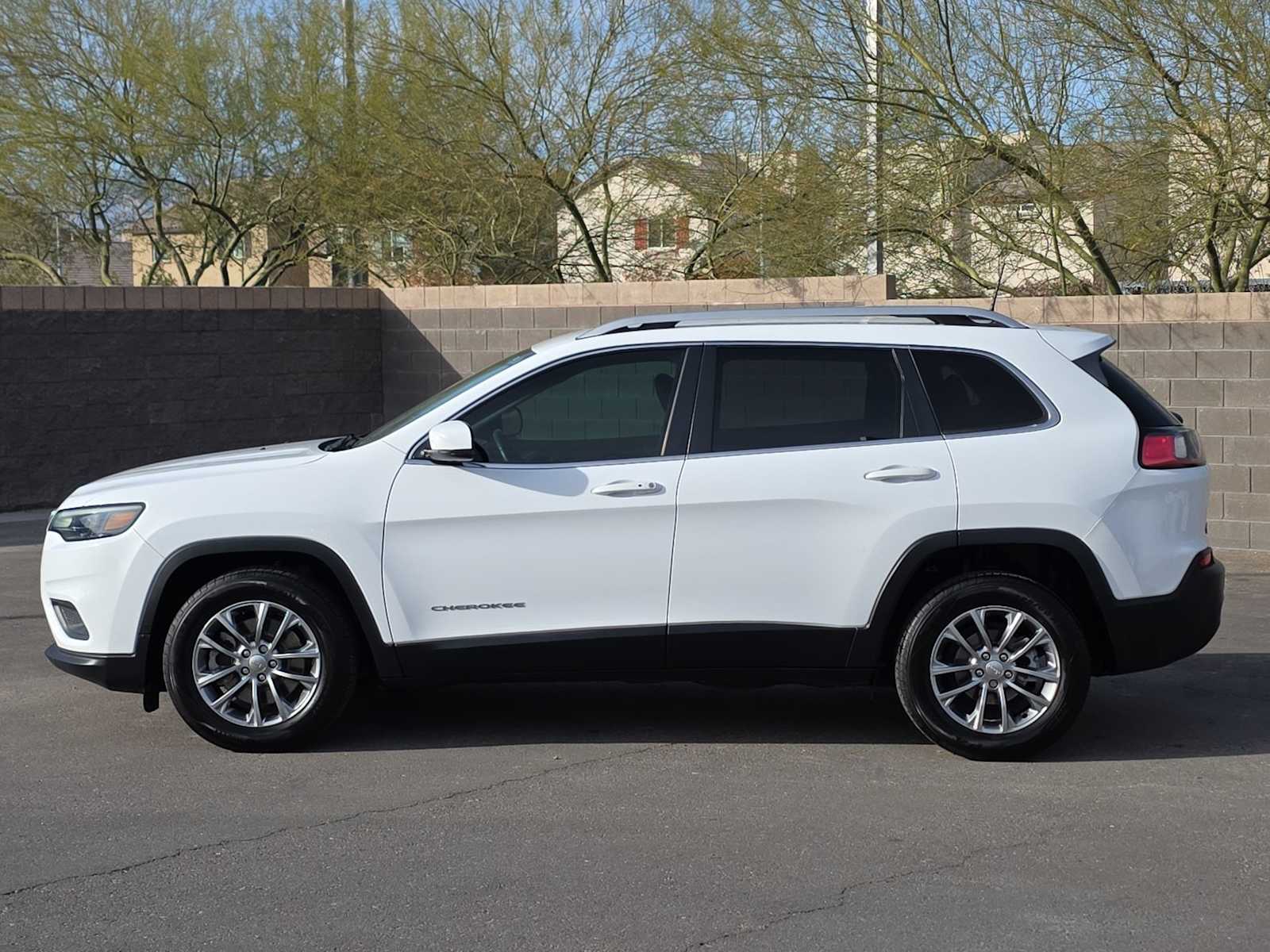 Thumbnail: 2019 Jeep Cherokee - 6