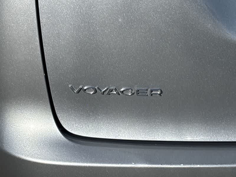 Thumbnail: 2021 Chrysler Voyager - 11