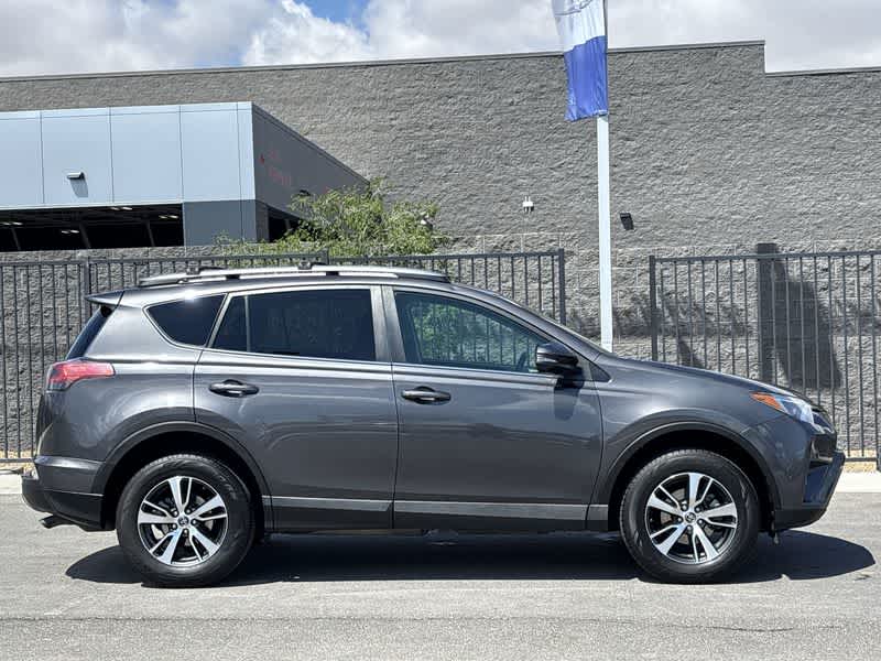 Thumbnail: 2017 Toyota RAV4 - 9