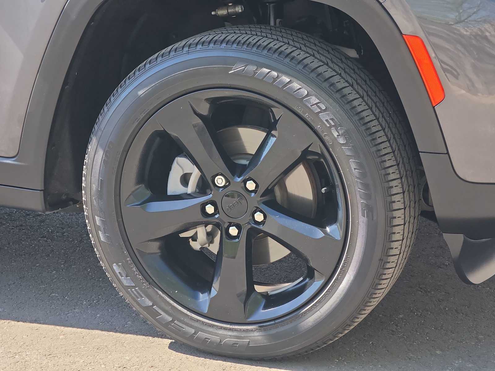 Thumbnail: 2023 Jeep Grand Cherokee - 12