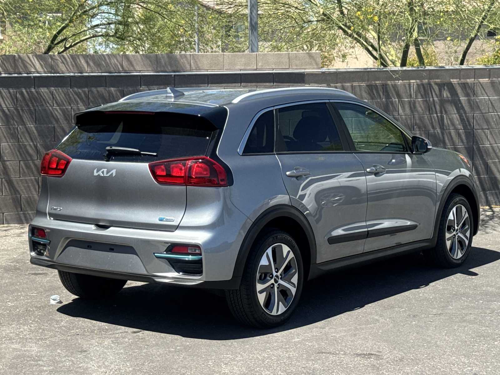 Thumbnail: 2022 Kia Niro - 8
