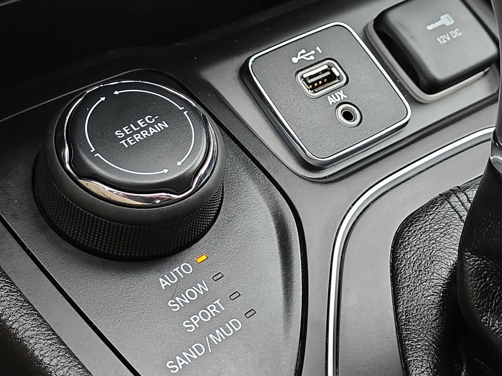 Thumbnail: 2021 Jeep Cherokee - 28