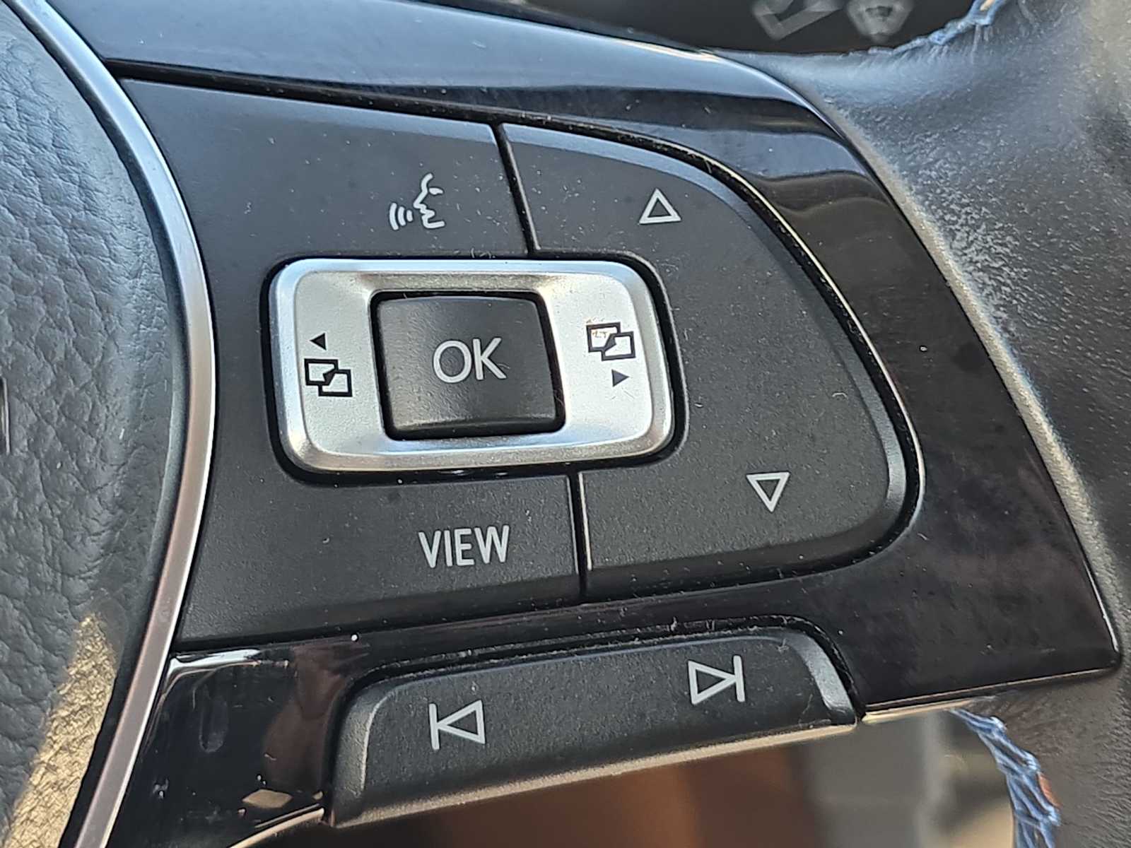 Thumbnail: 2019 Volkswagen e-Golf - 28