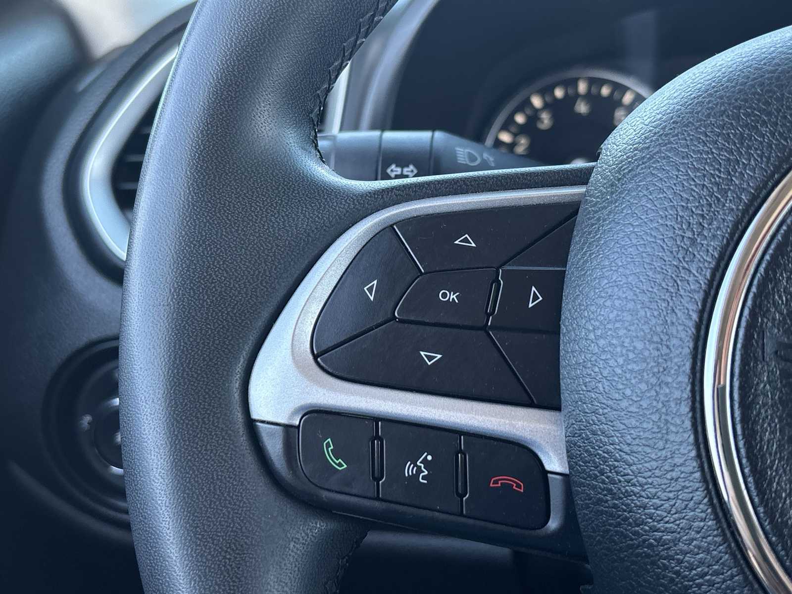 Thumbnail: 2018 Jeep Renegade - 27