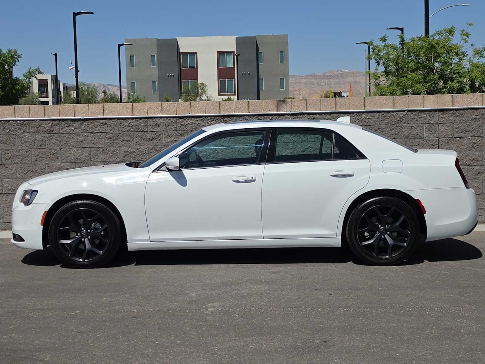 Thumbnail: 2023 Chrysler 300 - 6