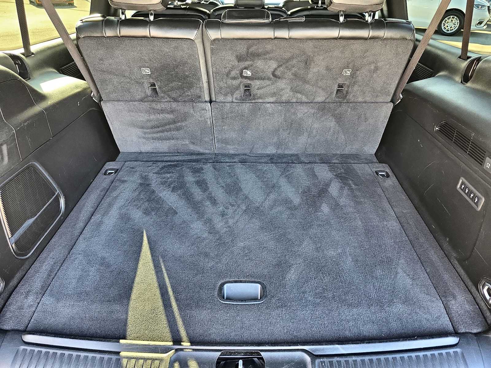 Thumbnail: 2023 Jeep Wagoneer - 23