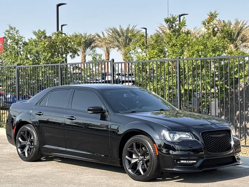 Thumbnail: 2021 Chrysler 300 - 2