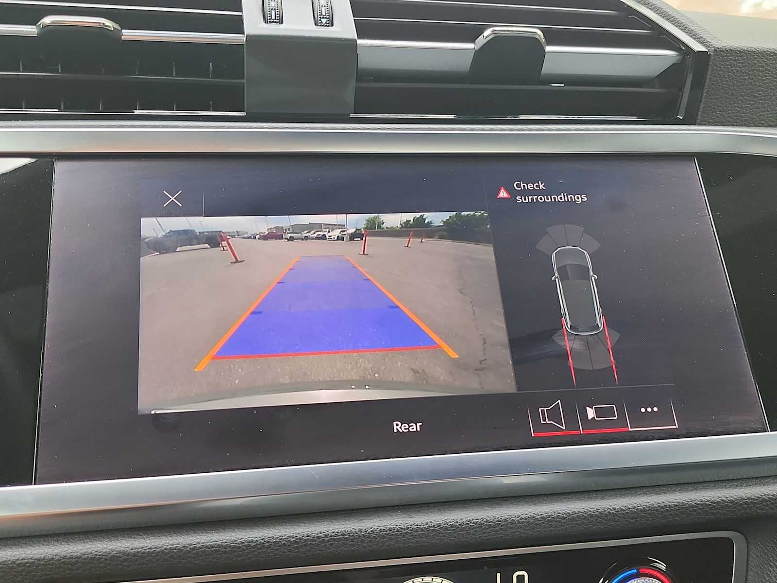 Thumbnail: 2022 Audi Q3 - 26