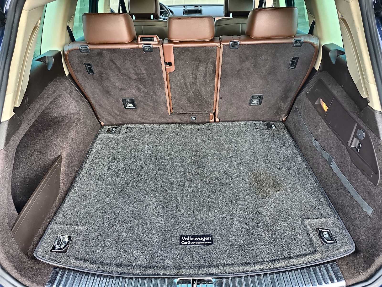 Thumbnail: 2014 Volkswagen Touareg - 23