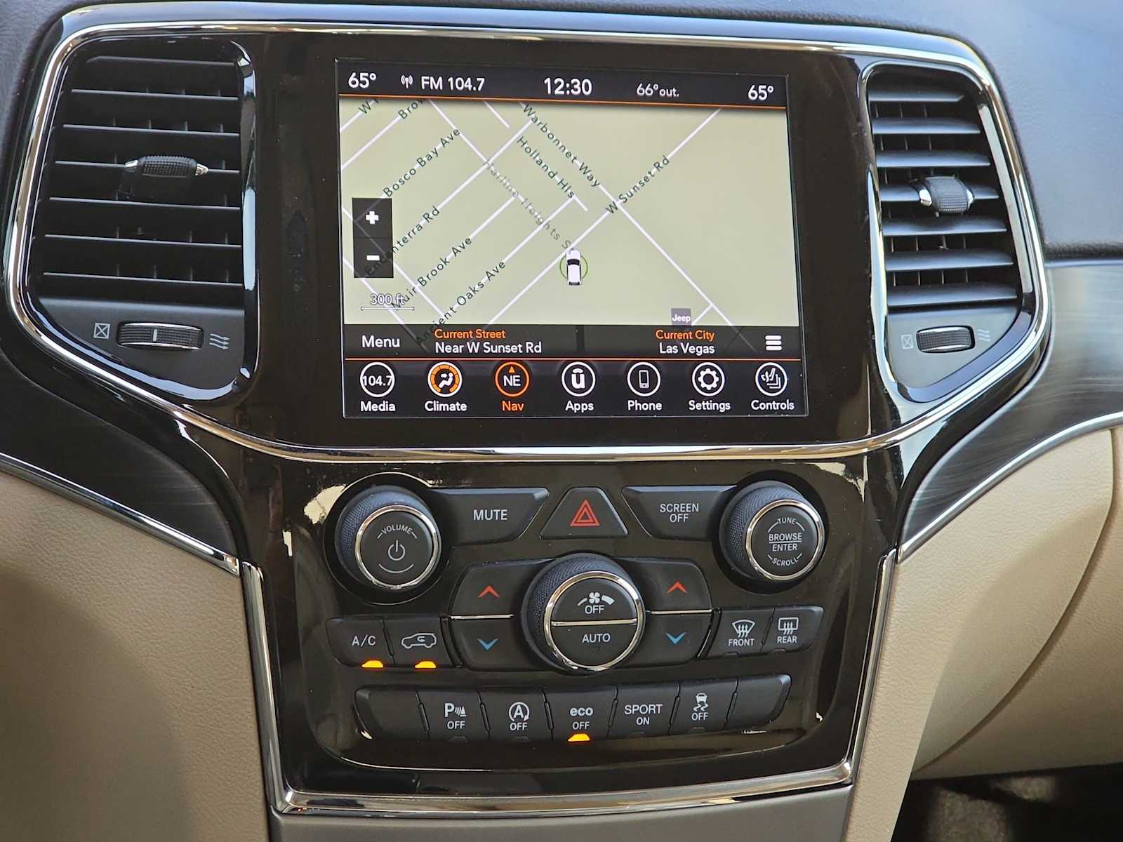 Thumbnail: 2020 Jeep Grand Cherokee - 20