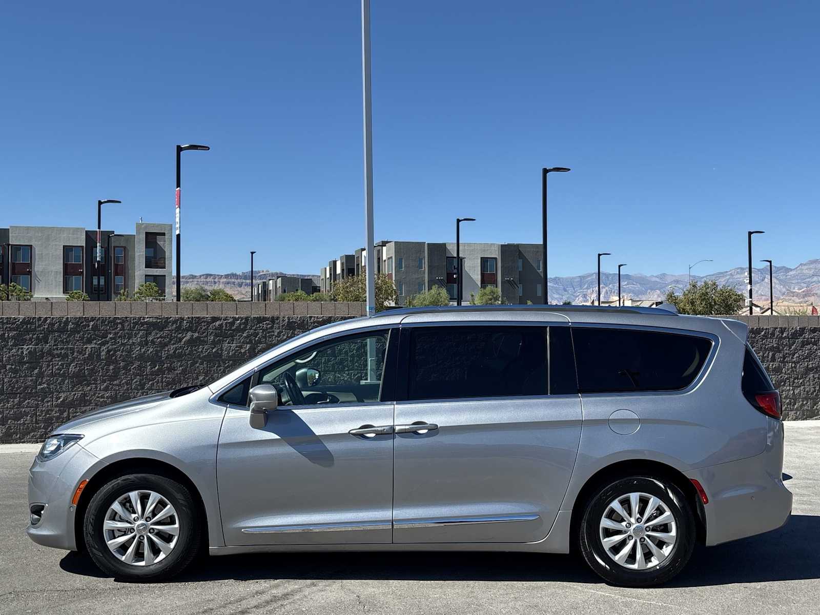 Thumbnail: 2018 Chrysler Pacifica - 6
