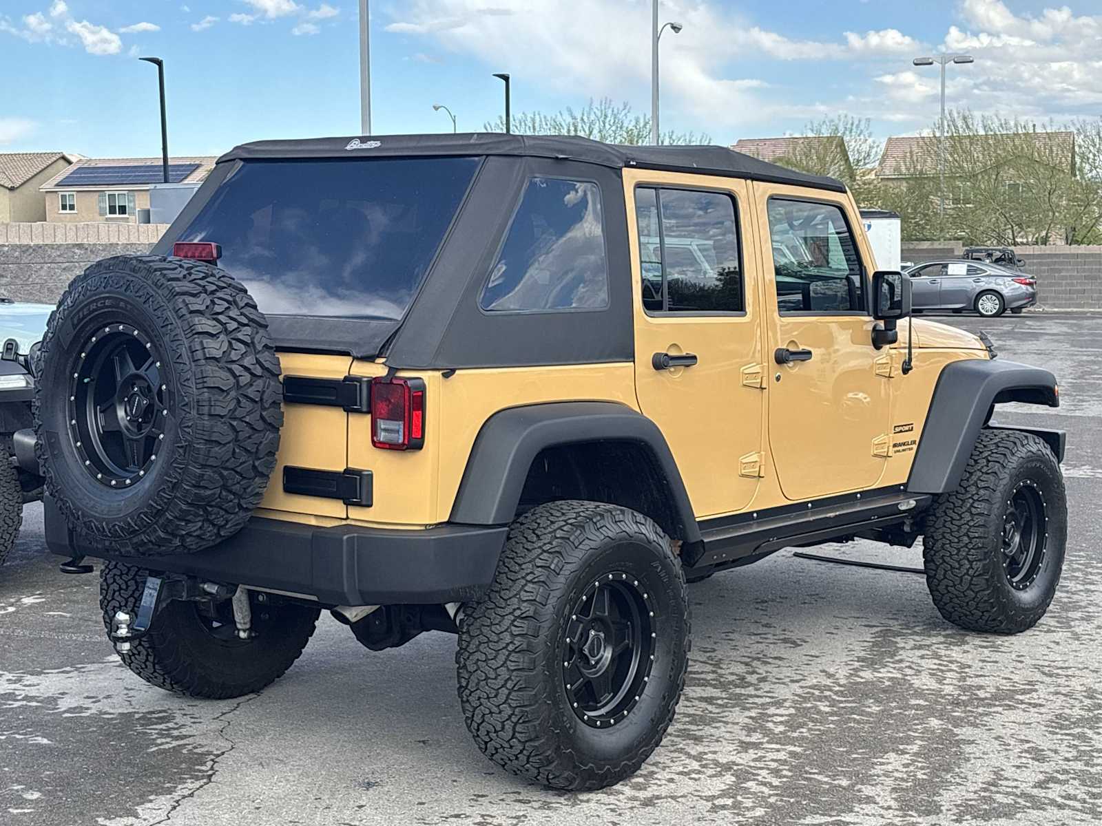 Thumbnail: 2014 Jeep Wrangler - 9