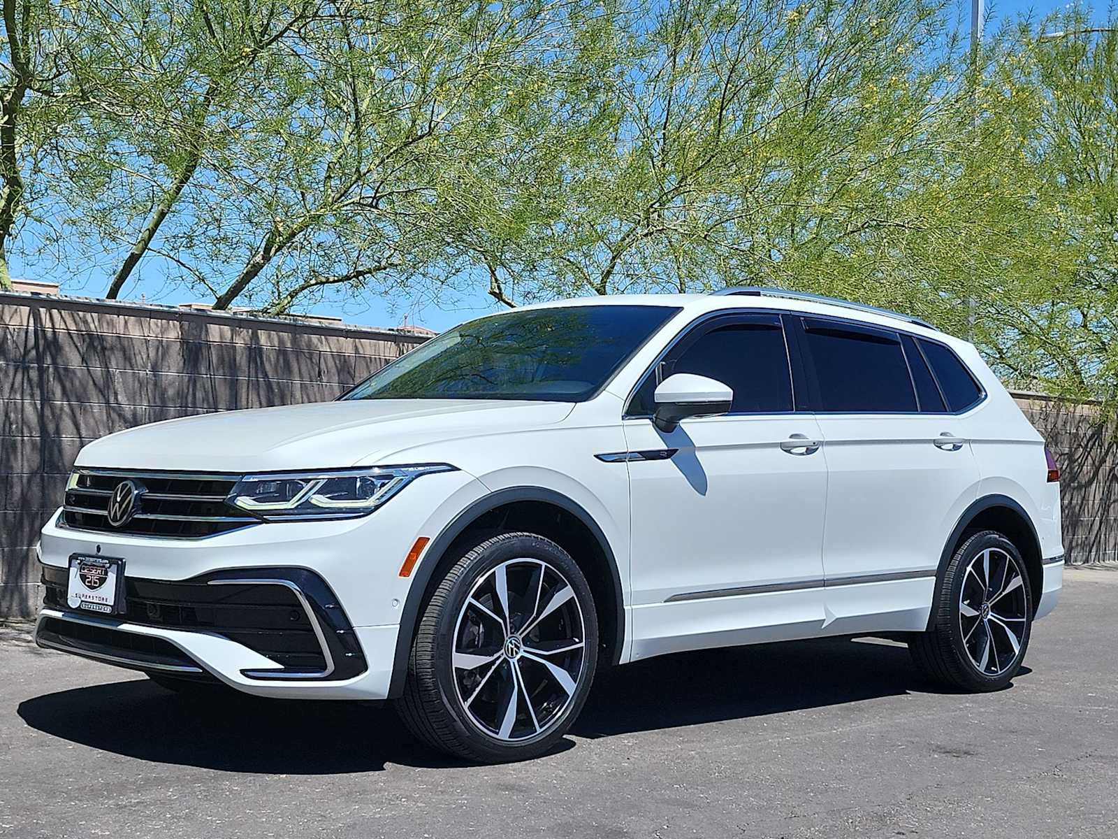 Thumbnail: 2022 Volkswagen Tiguan - 4