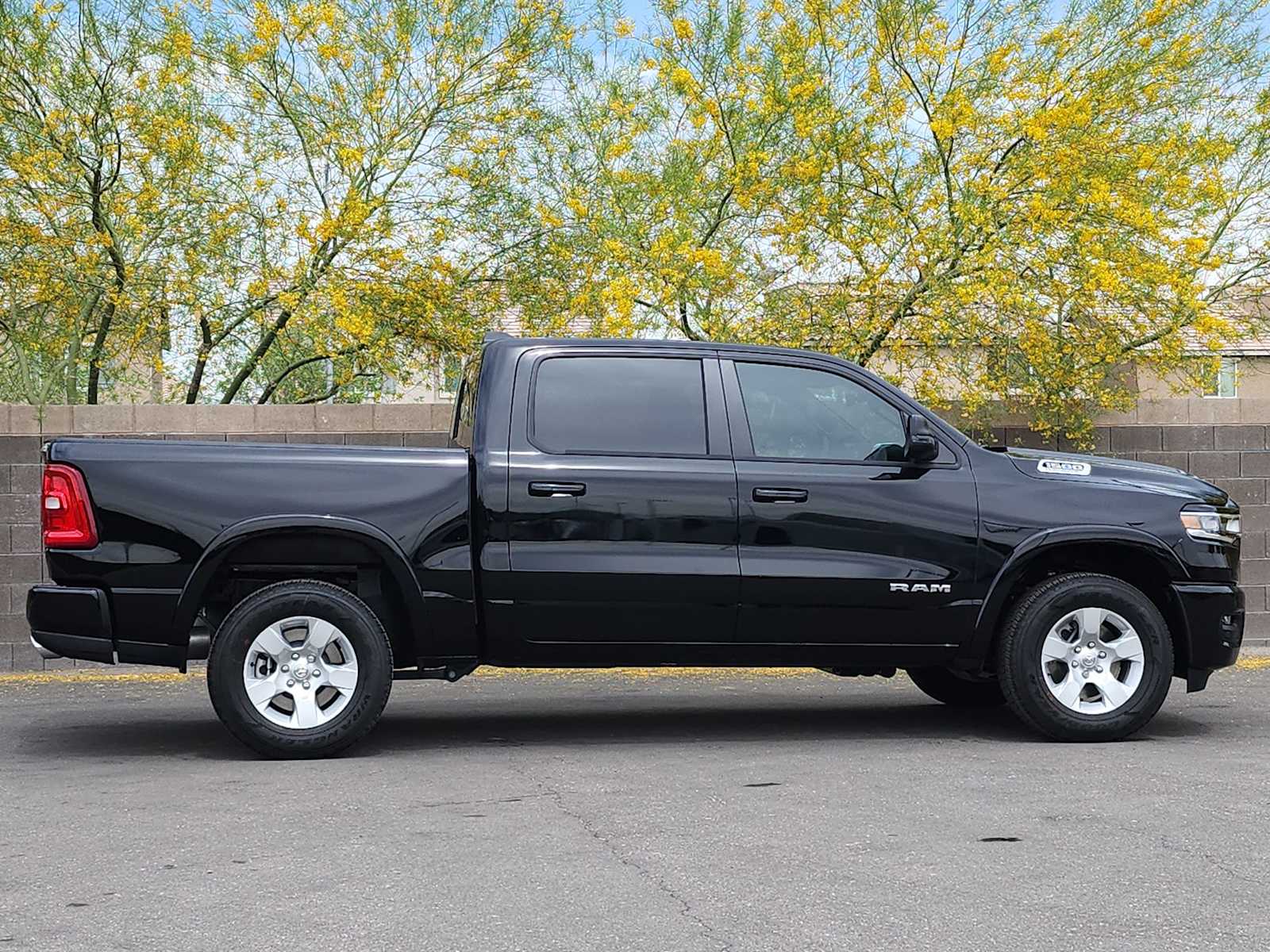 Thumbnail: 2026 RAM 1500 - 9