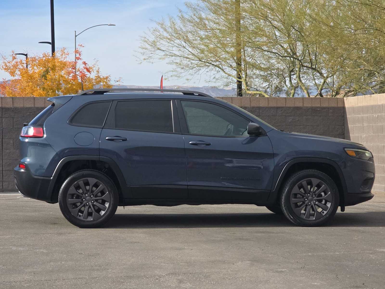 Thumbnail: 2021 Jeep Cherokee - 10