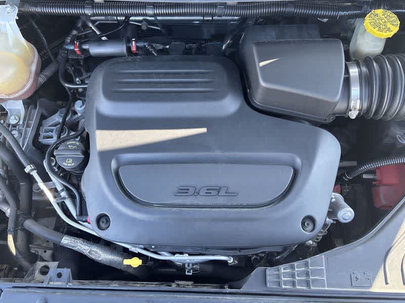 Thumbnail: 2021 Chrysler Voyager - 13