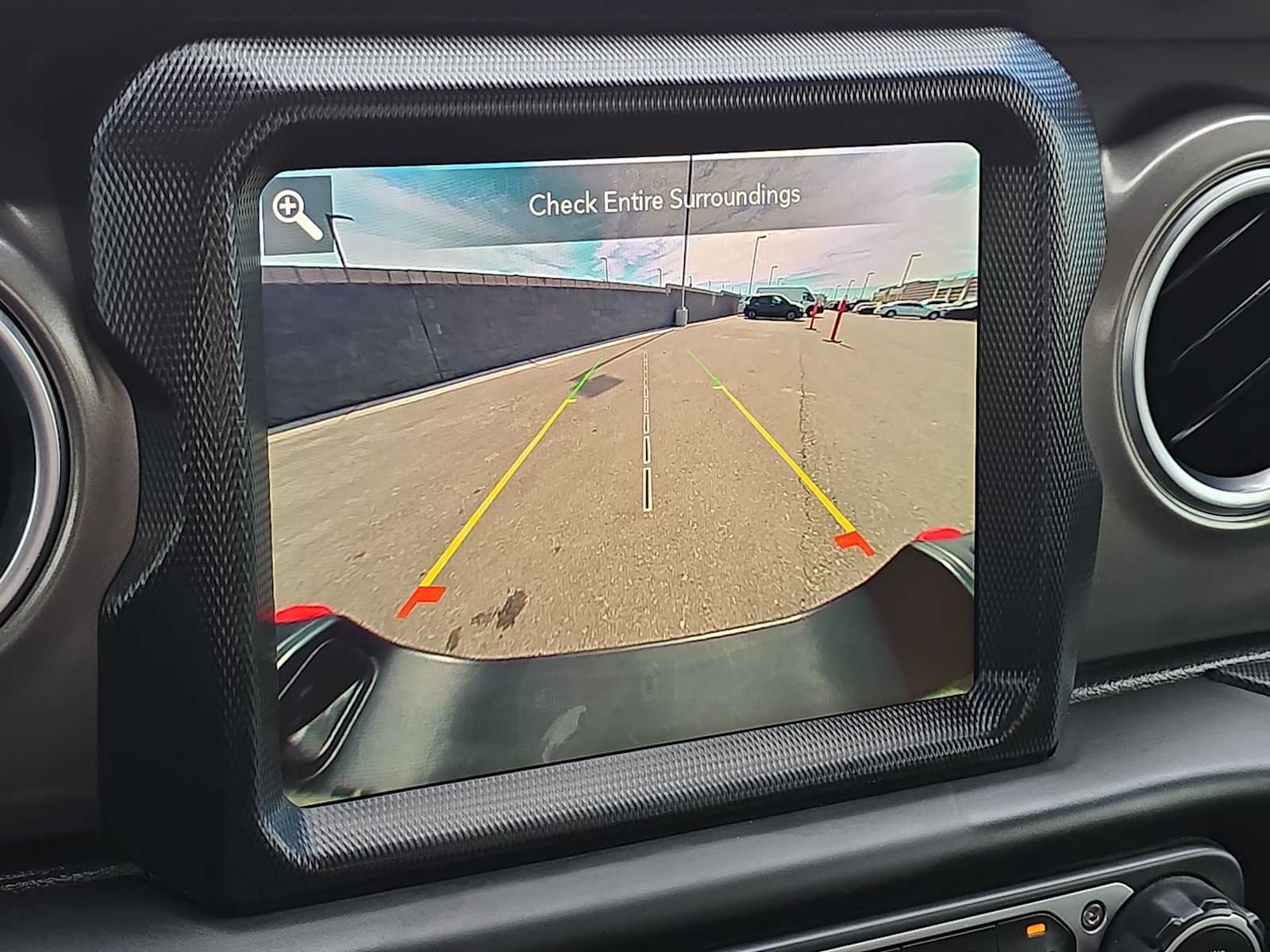 Thumbnail: 2023 Jeep Gladiator - 26