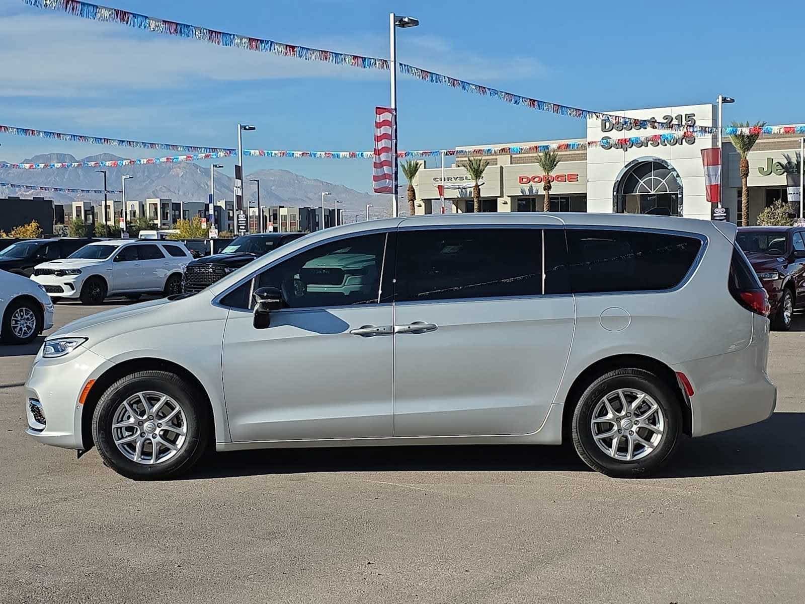 Thumbnail: 2026 Chrysler Pacifica - 5