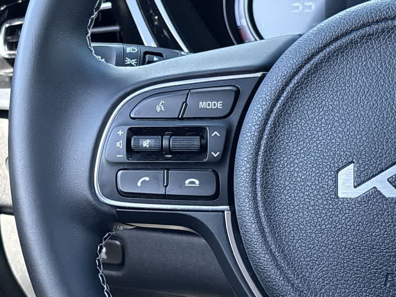 2022 Kia Niro S 28
