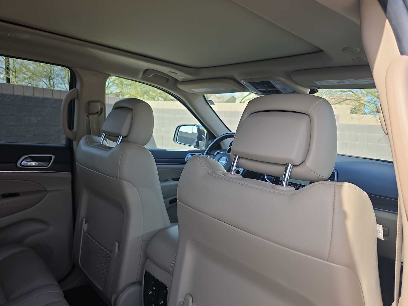 Thumbnail: 2020 Jeep Grand Cherokee - 16