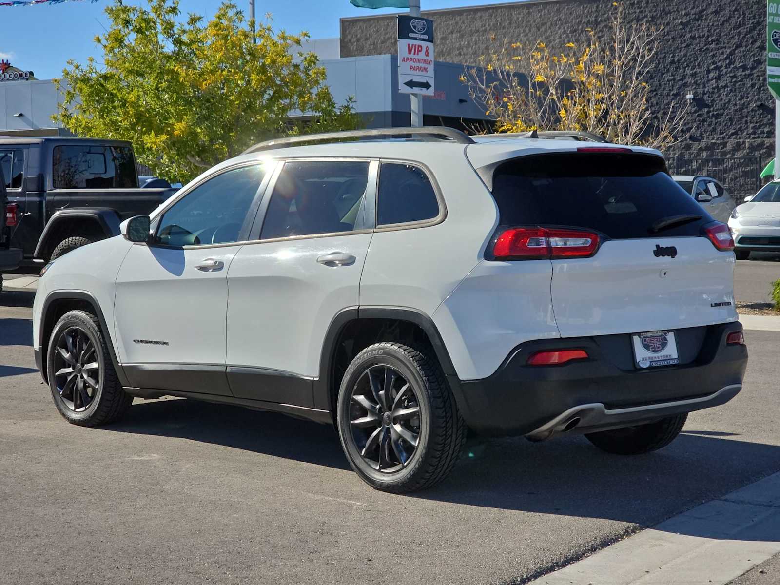 Thumbnail: 2017 Jeep Cherokee - 7