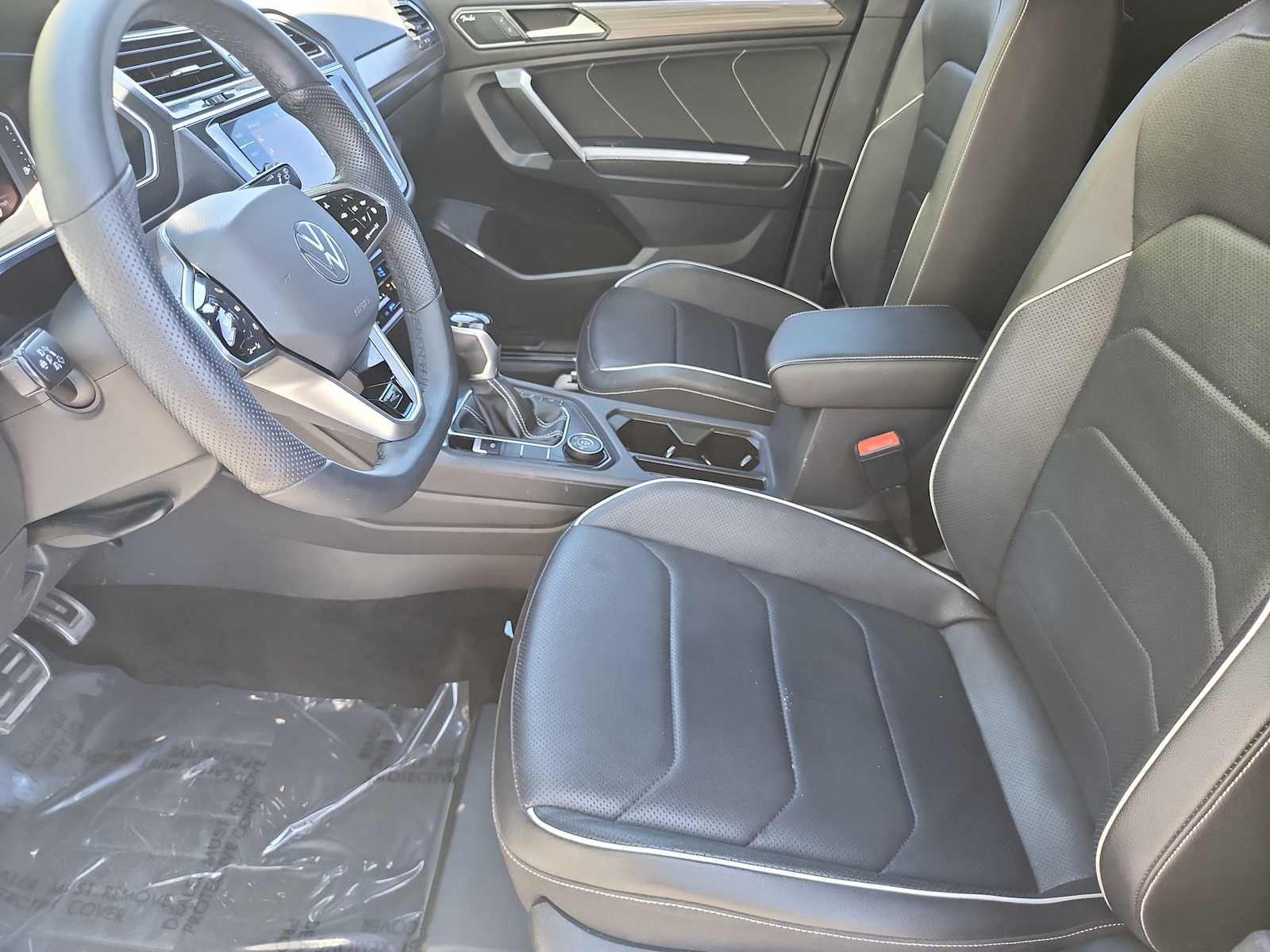Thumbnail: 2022 Volkswagen Tiguan - 15