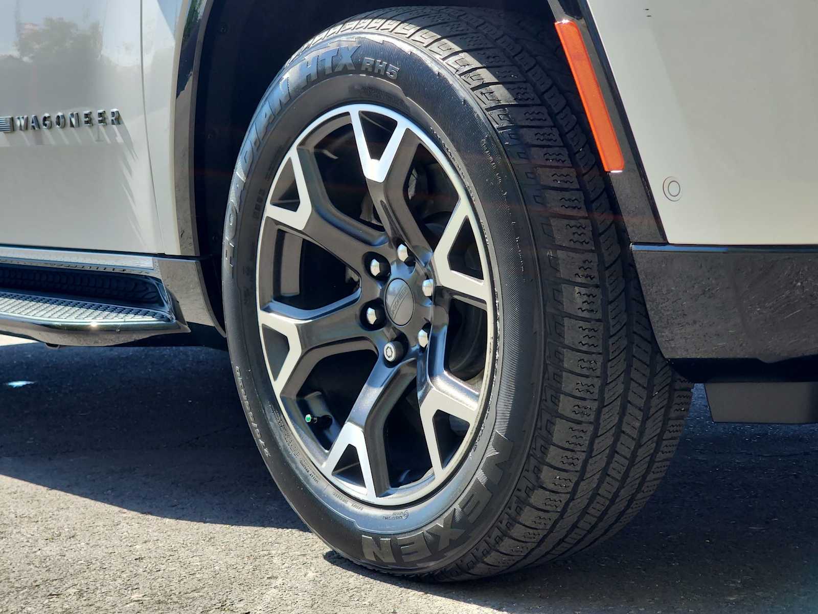 Thumbnail: 2024 Jeep Wagoneer - 12