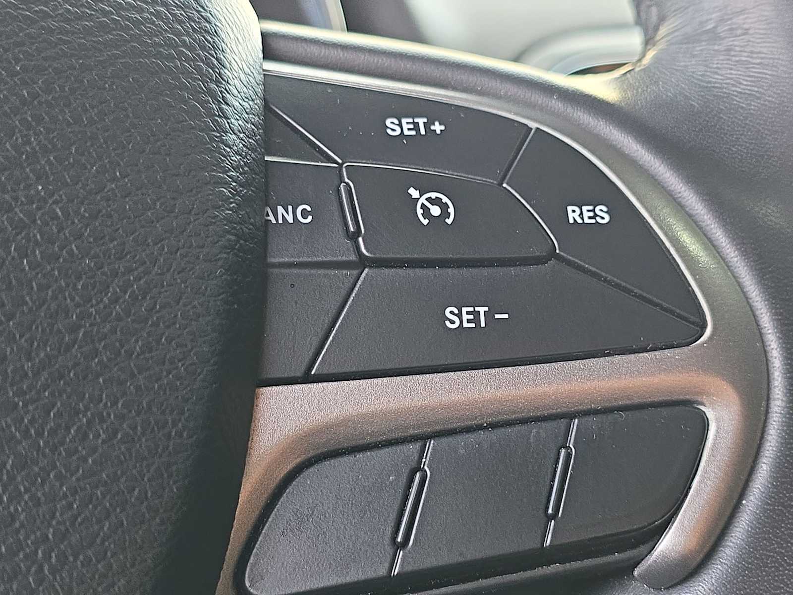 Thumbnail: 2022 Jeep Grand Cherokee - 27