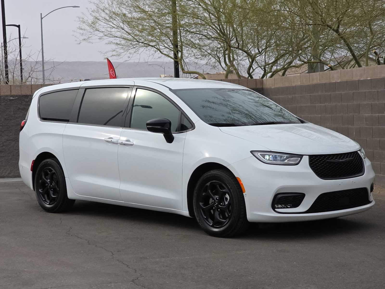 Thumbnail: 2024 Chrysler Pacifica - 3