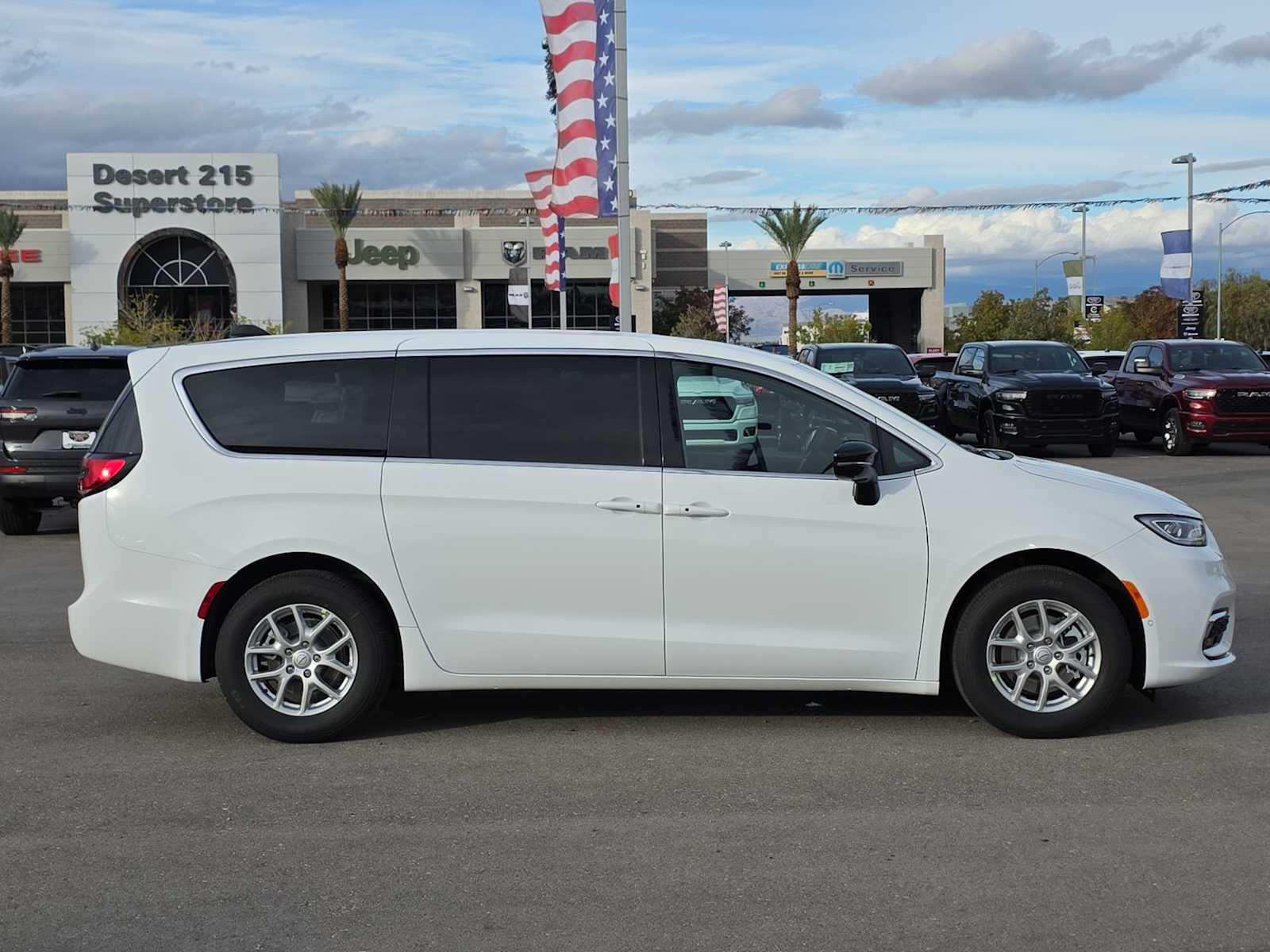Thumbnail: 2026 Chrysler Pacifica - 10