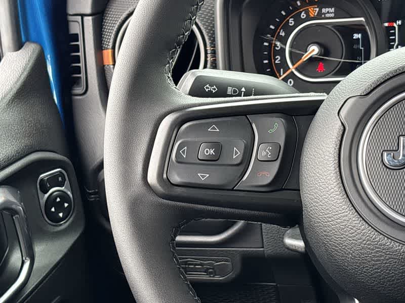 Thumbnail: 2025 Jeep Gladiator - 29