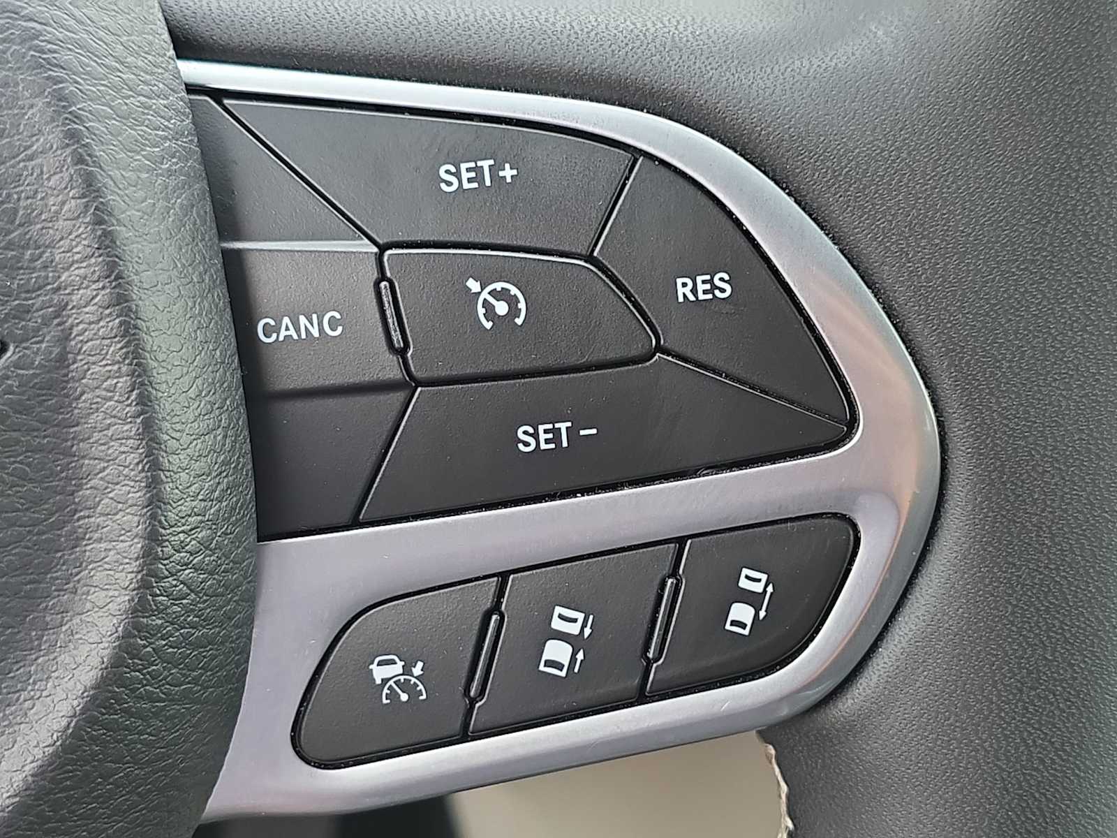 Thumbnail: 2024 Chrysler Pacifica - 31