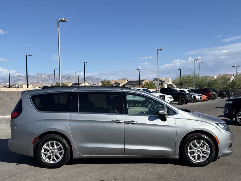 Thumbnail: 2021 Chrysler Voyager - 9