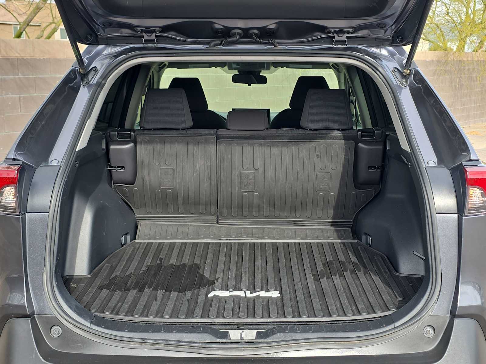 Thumbnail: 2021 Toyota RAV4 - 23