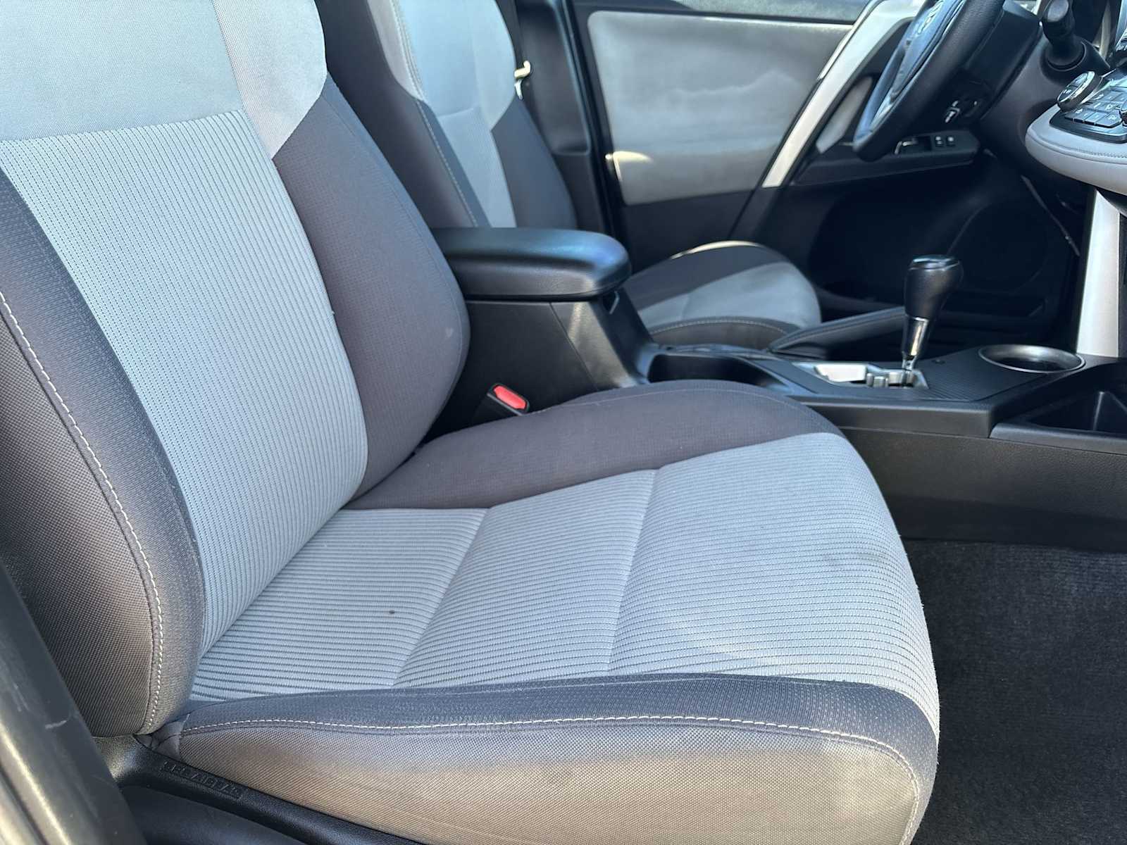 Thumbnail: 2015 Toyota RAV4 - 18