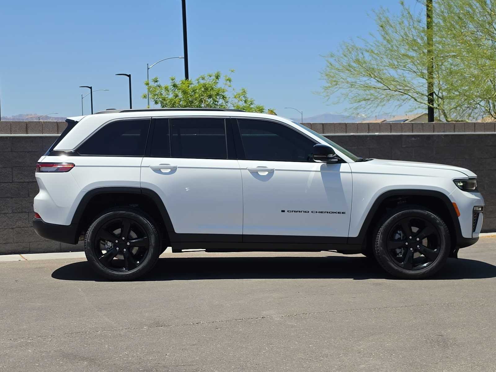Thumbnail: 2026 Jeep Grand Cherokee - 9