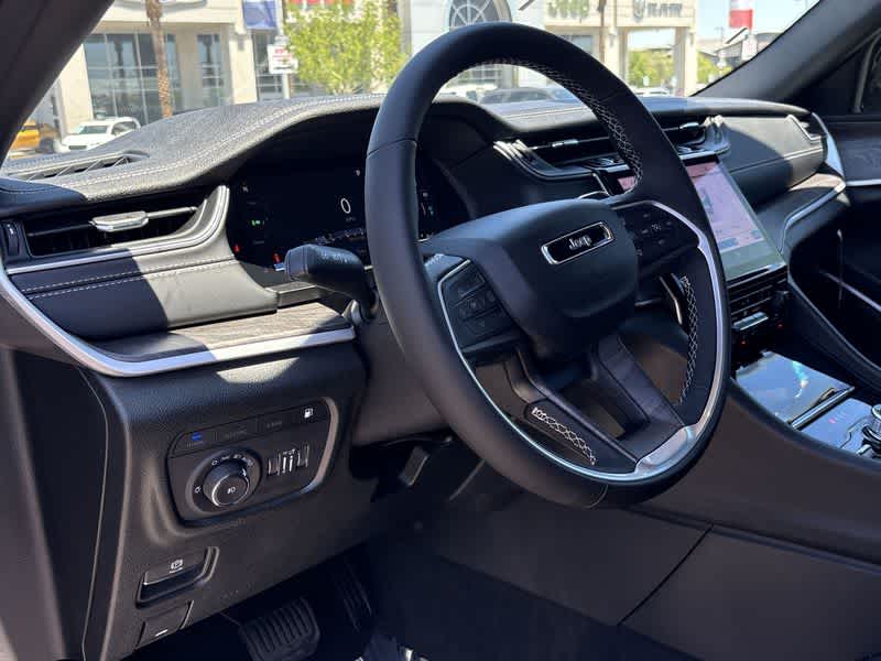 Thumbnail: 2025 Jeep Grand Cherokee - 10