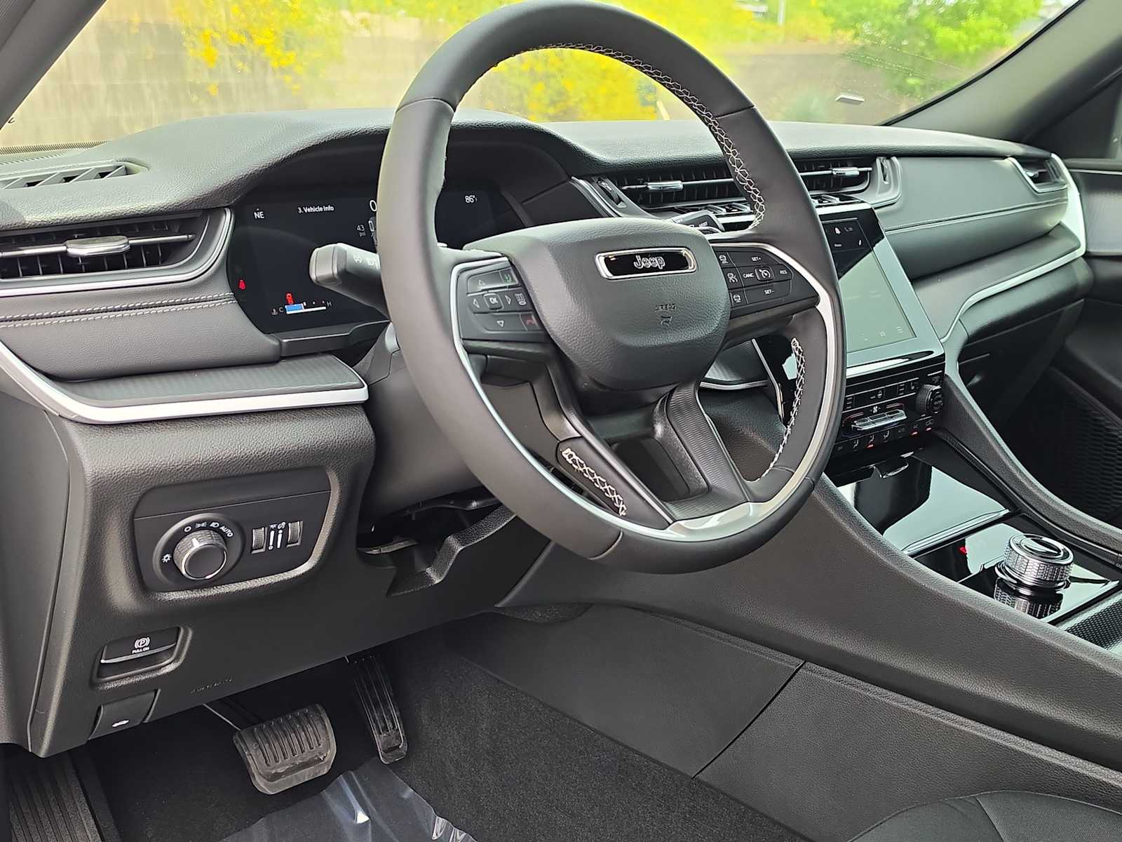Thumbnail: 2026 Jeep Grand Cherokee - 10