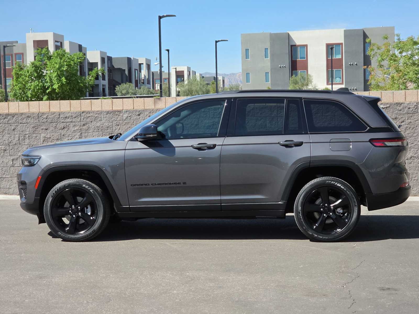 Thumbnail: 2023 Jeep Grand Cherokee - 6